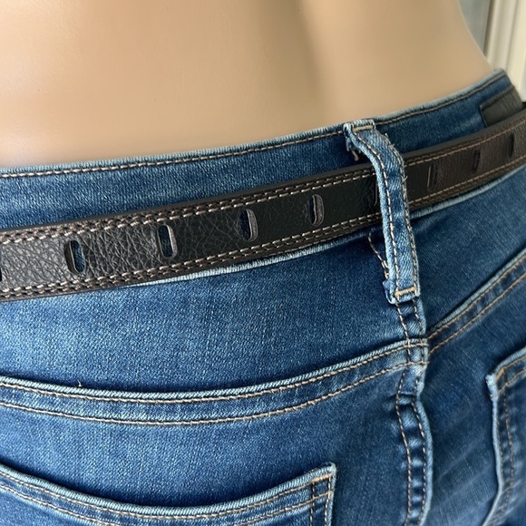 Relic by fossil black oval cut out skinny belt with silver buckle - Picture 3 of 9